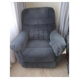 La-Z-Boy Recliner/Rocker *Recliner broken