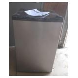 Frigidaire Compact Refrig. 21.25x22.75x33"H,works