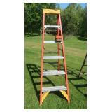 6 Foot Aluminum Step Ladder With Cushioned Pads
