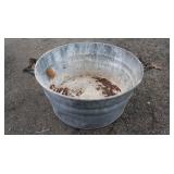 Glavanized Tub w/Wood Handles-rusty