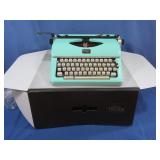 Royal Classic Manual Typewriter