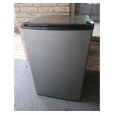 HIsense Black Mini Fridge-32'x22'