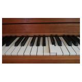 Vintage Lester Betsy Ross Spinet