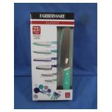 NIB Farberware Knife&Measuring Cup Set