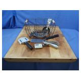 Lg wooden cutting board 25x22",Metal Measuring