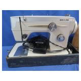 Riccar Sewing Machine w/Case Mod 555-condtion