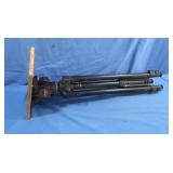 Vivitar V900 Tripod w/max ht of 60"