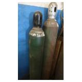 1 Compressed Gas cylinder,1 Compressed Oxygen