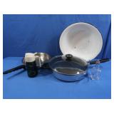 Vintage Enamel Basin, "Cooks Essential Skillet"
