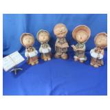 5 Ceramic Carolers&Music Stand