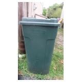 Rubbermaid 50 gal Garbgage Can Filled dw/Rock