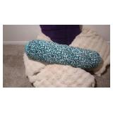 Decorative Pillows& Gaming Chair-Good Cond