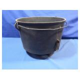 Cast Kettle w/Handle,broken,handheld Log