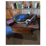 Phonograph w/Cabinet w/Oro-Phone
