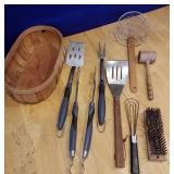 Grill set, bamboo woven wire strainer, etc