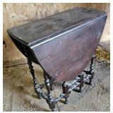 Small gate leg table