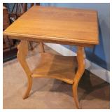 Nice finished oak parlor table - needs tightening