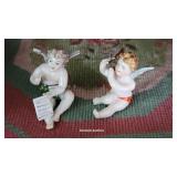 2 tiny putti/cherubs