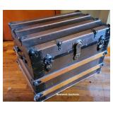 Nice flat top trunk with tray 18x27x20t
