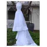 Beautiful white wedding gown - Sweetheart -size??