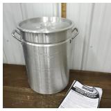 Bayou Classic clam pot