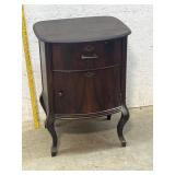 1 Door 1 Drawer Bow Front Stand  21/17/28