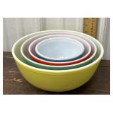 Pyrex primary mixing bowl set