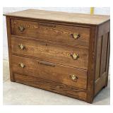 3 Drawer Dresser / Oak -34/19/31