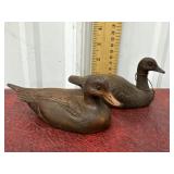 2 small carved duck figures - American Wildlife