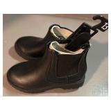 Brand new/tags size 13 WN Chelsea black flexible