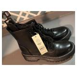 Brand new/tags size 8 1/2 memory foam combat boot