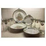 Corelle Christmas Joy (1990-1999) 8 dinner plates