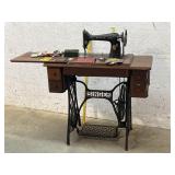 Singer Sewing Machine w/ Accessories/ Walnut