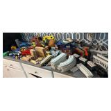 Lionel the polar express /other train stuff.