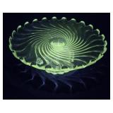 Pretty Glows green cake pedestal - Glows under U