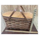 Double handle Shelton picnic basket with tray.