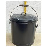 Black Pail w/handle
