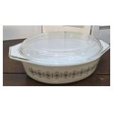 Covered Pyrex casserole - base is in great