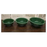 Set 3 green Pyrex bowls - a large bowl has