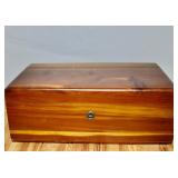 Vintage Lane Small Cedar Chest (no key)