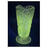 Star pattern vase -  - Glows under UV light