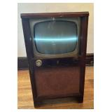 Vintage Zenith TV 36ï¿½ tall Powers Up
