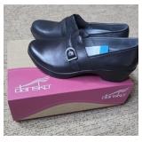 Size 41 NEW Dansko shoes