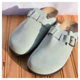 New White Mountain Suede Leather Clogs, size 10