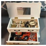 Jewelry box brooches Pins necklaces, bracelet,