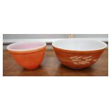 Two bowls 1 pyrex