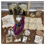 Lil girly Junqueï¿½ frames, doilyï¿½s, hat pins,