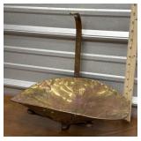 Brass scale hanger and pan