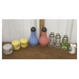Salt & Pepper shakers *1 glows