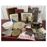 End of consignment menagerie - crate, advertising